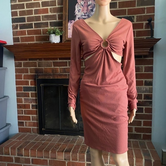 Women’s Lush V-Neck O-Ring Cutout Midi Dress Mahogany Size M new without tag - Picture 4 of 16